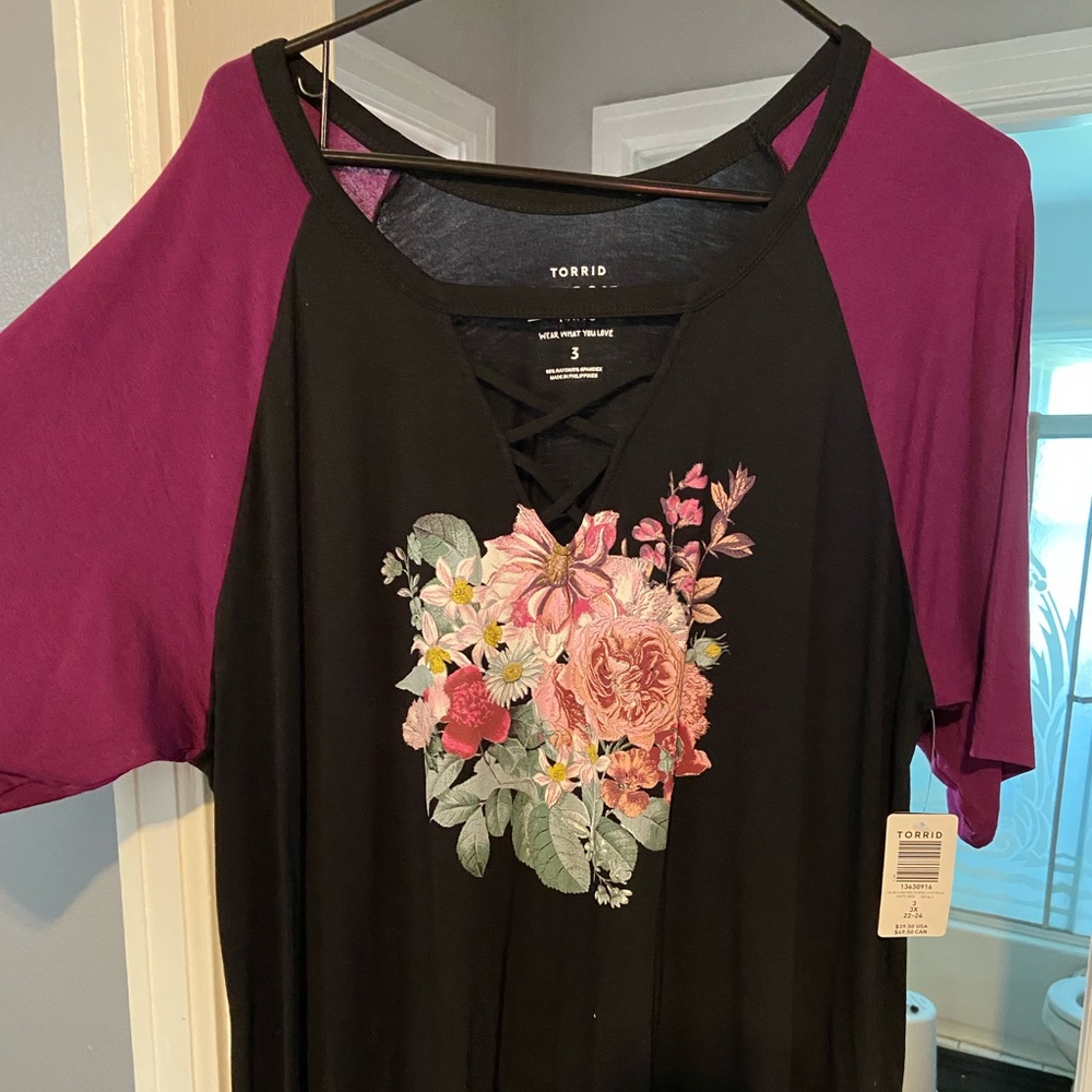 TORRID SUPER SOFT FLORAL LATTICE RAGLAN TUNIC TEE
